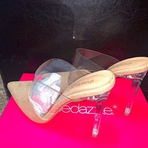Brand New Shoe Dazzle Neeko Cutout Pump